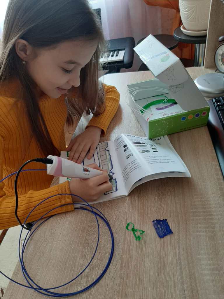 Glukhovets, Yelizaveta, 10 , A 3-D ink sketch, Russia